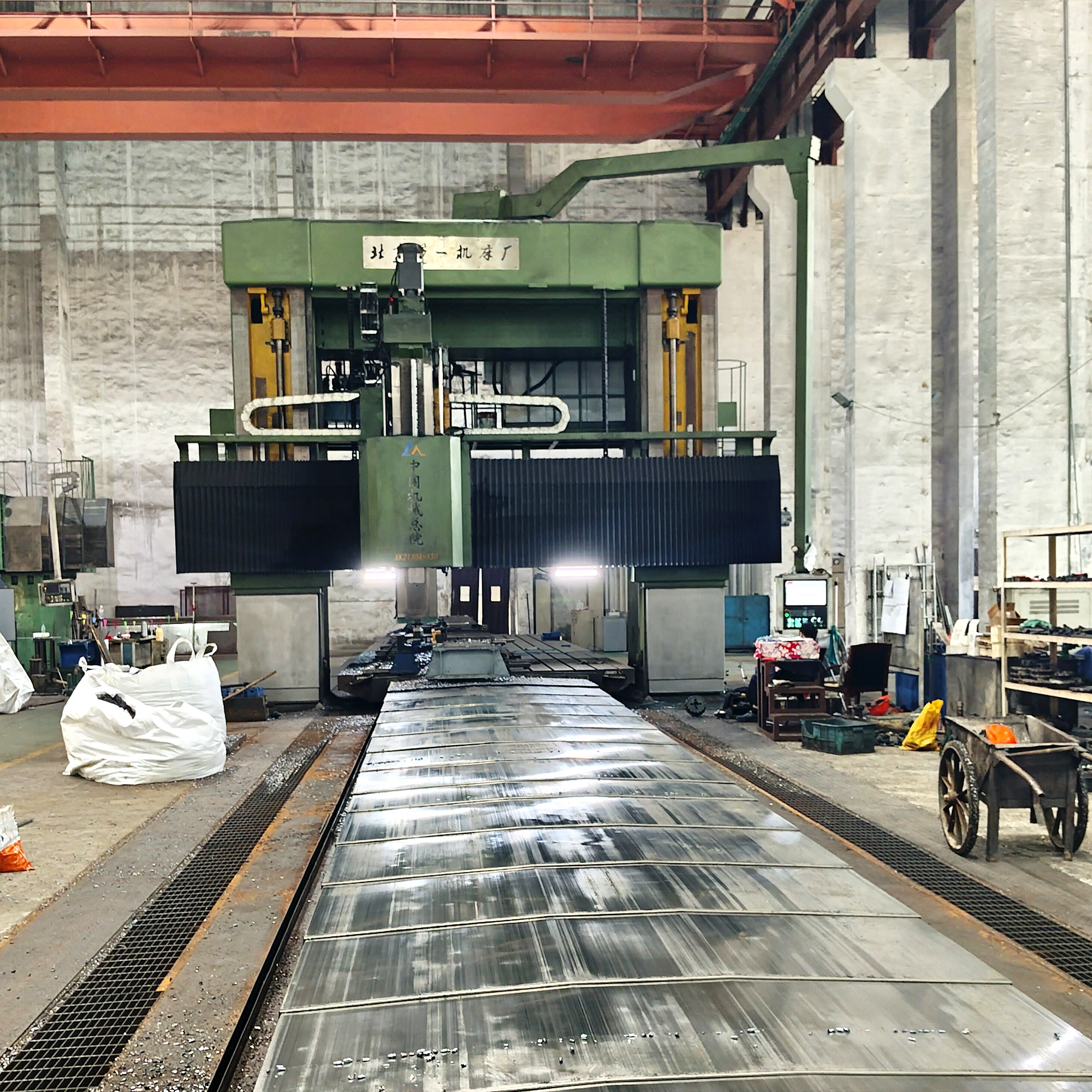 Gantry-type machine tool with steel telescopic covers